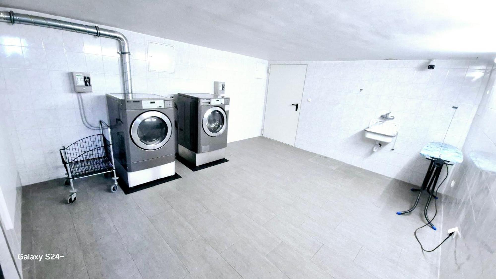 Moderne Mit Klima, Perfekter Anbindung Ins Zentrum Und Kostenlose Parkplaetze! Wenen
