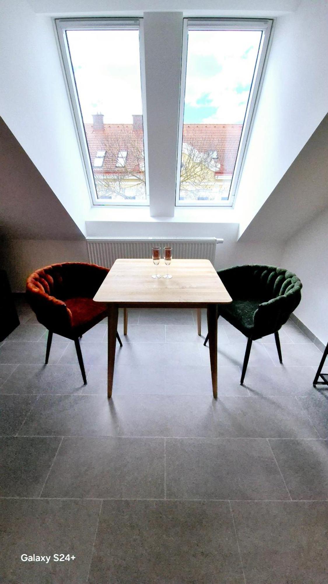 Moderne Mit Klima, Perfekter Anbindung Ins Zentrum Und Kostenlose Parkplaetze! *