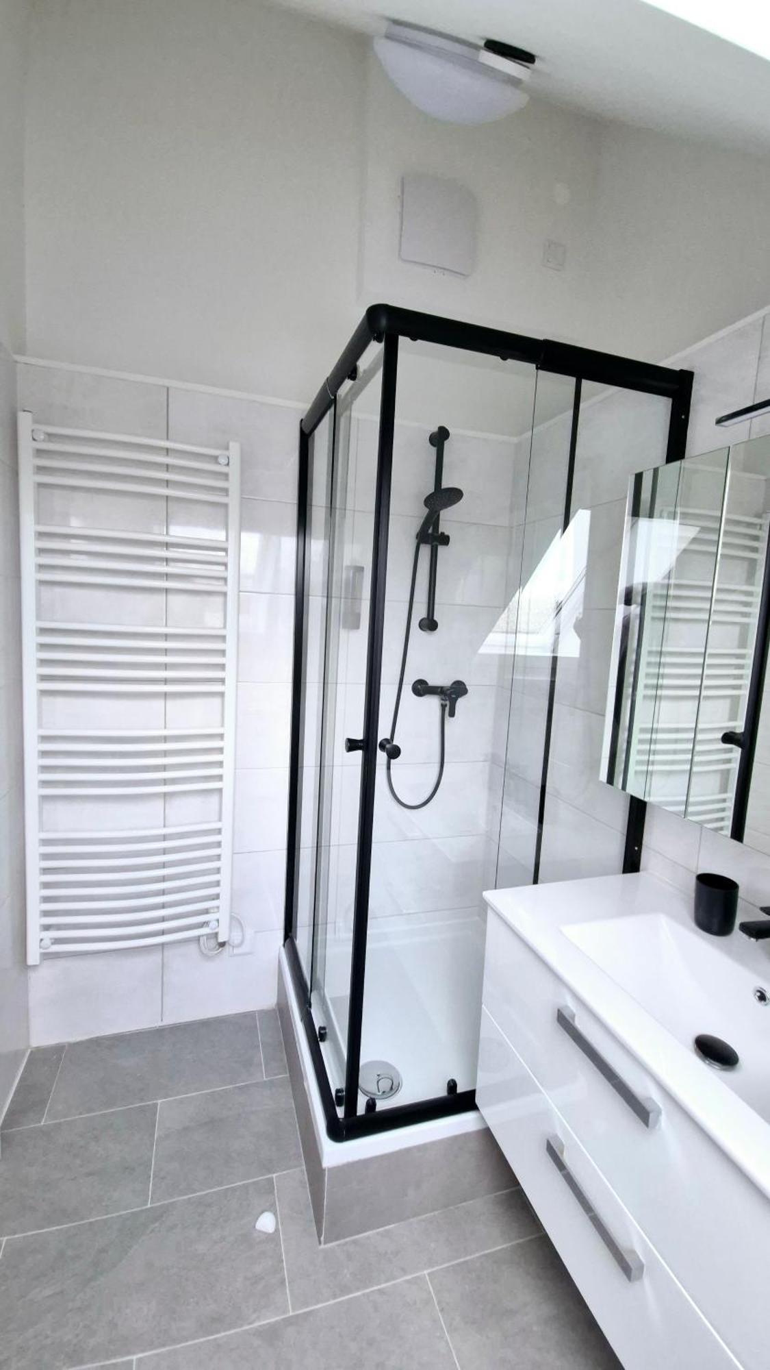 Appartement Moderne Mit Klima, Perfekter Anbindung Ins Zentrum Und Kostenlose Parkplaetze!