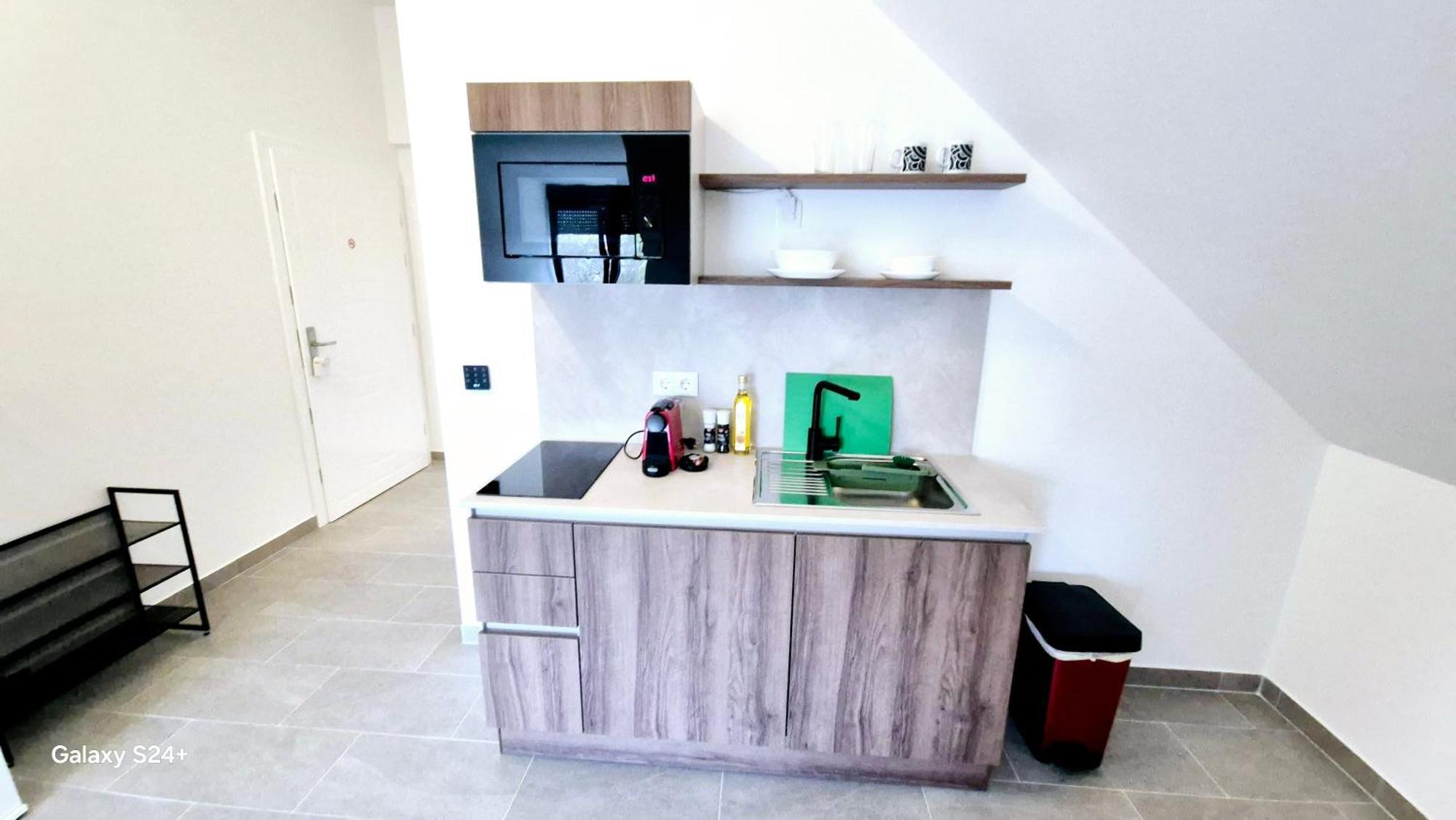Appartement Moderne Mit Klima, Perfekter Anbindung Ins Zentrum Und Kostenlose Parkplaetze! *