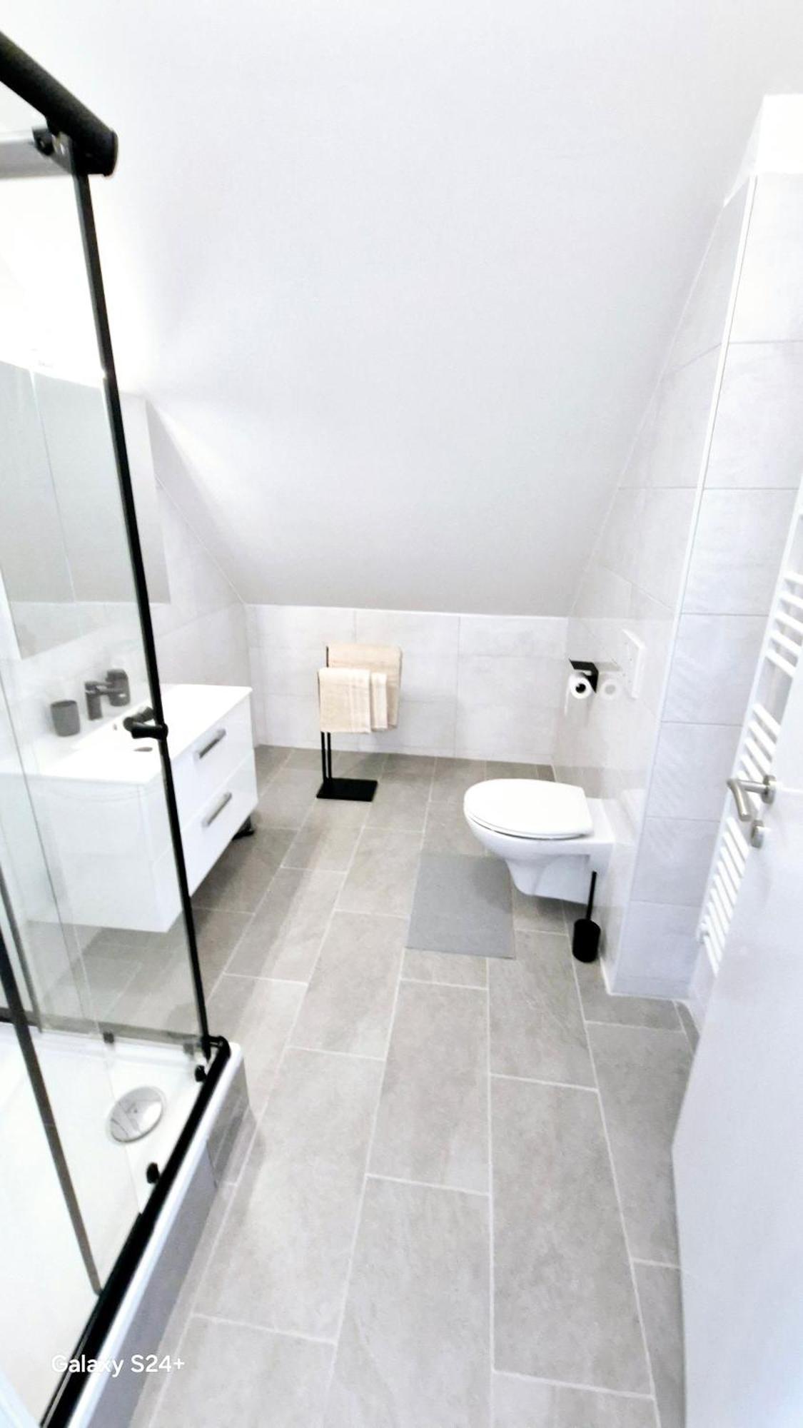 Apartment Moderne Mit Klima, Perfekter Anbindung Ins Zentrum Und Kostenlose Parkplaetze!