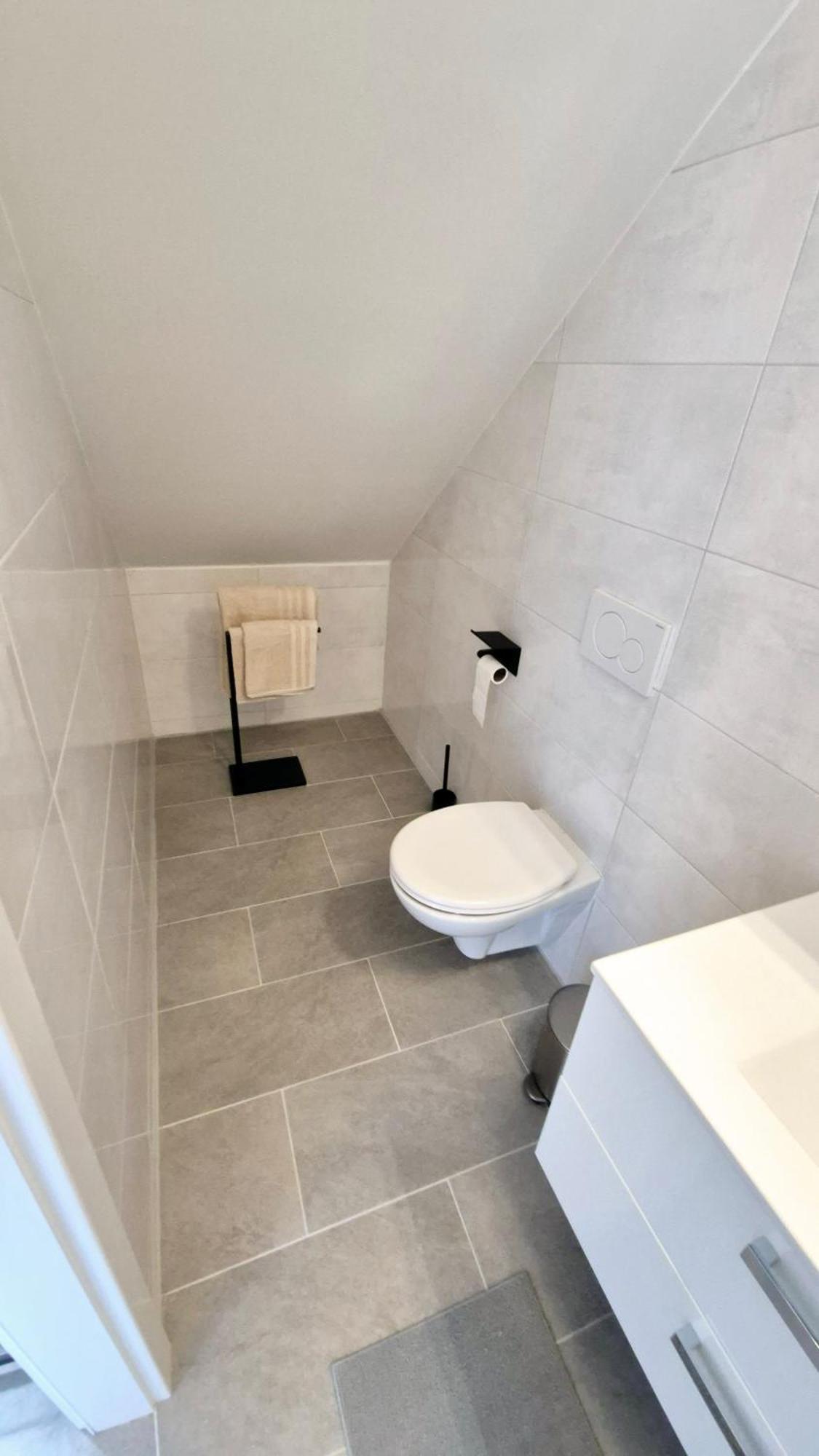 Moderne Mit Klima, Perfekter Anbindung Ins Zentrum Und Kostenlose Parkplaetze! * Wenen