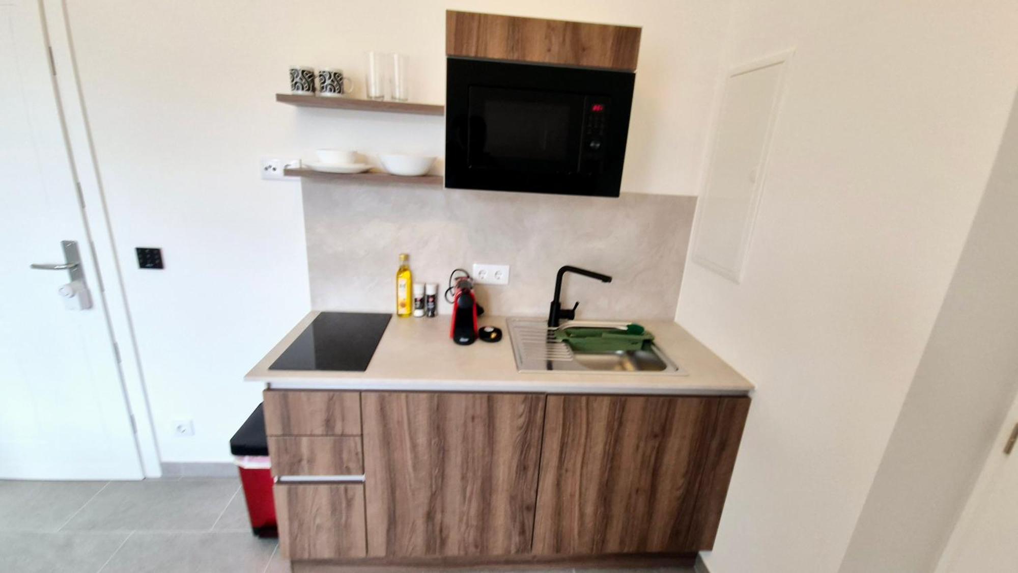 Moderne Mit Klima, Perfekter Anbindung Ins Zentrum Und Kostenlose Parkplaetze!