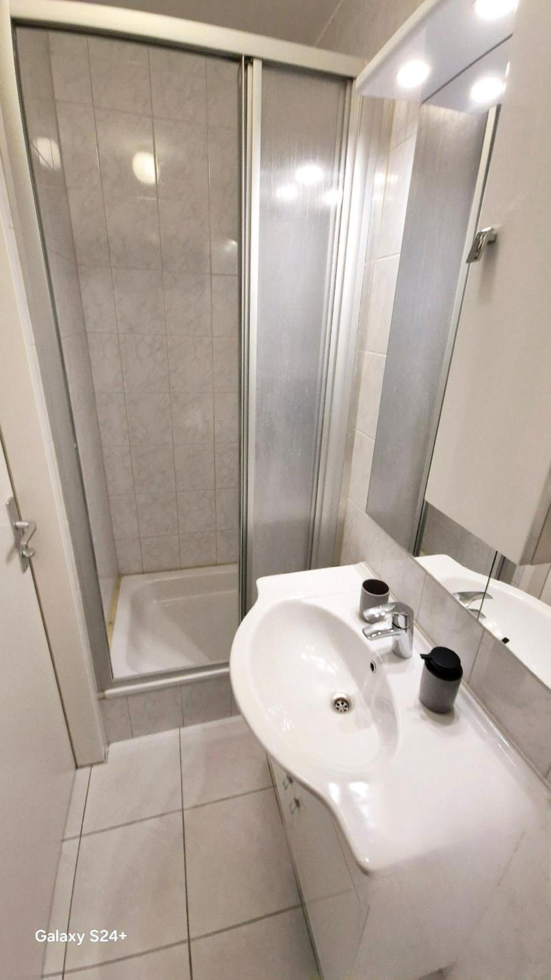 Moderne Mit Klima, Perfekter Anbindung Ins Zentrum Und Kostenlose Parkplaetze! Appartement Vienne
