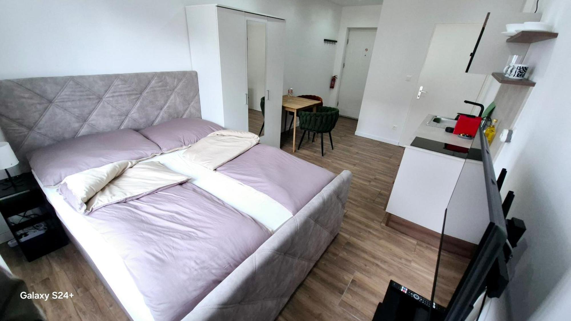 Moderne Mit Klima, Perfekter Anbindung Ins Zentrum Und Kostenlose Parkplaetze! *